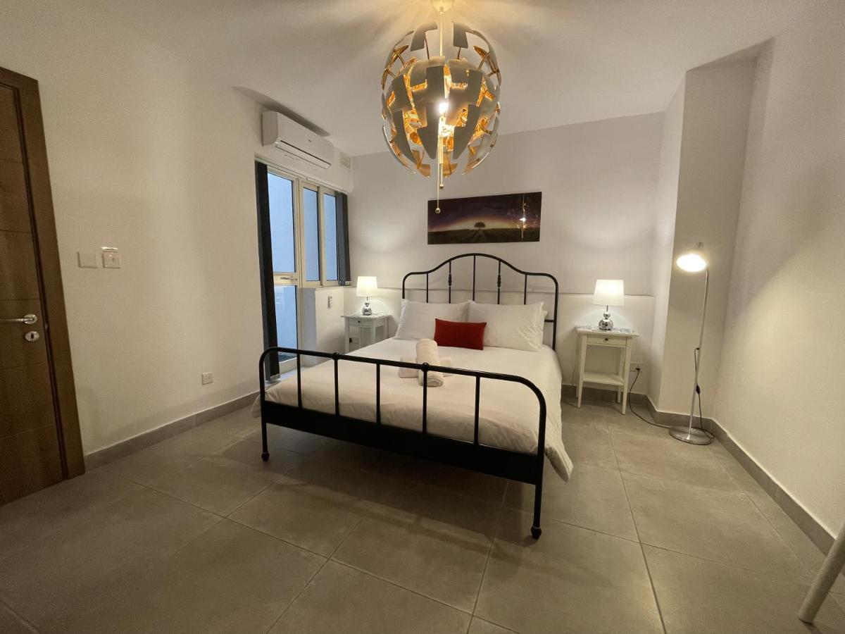 Casa Leon Malta Hotel Saint Julian's ภายนอก รูปภาพ