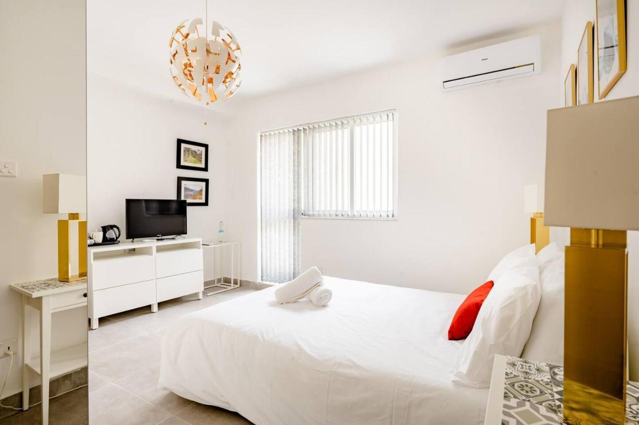 Casa Leon Malta Hotel Saint Julian's ภายนอก รูปภาพ